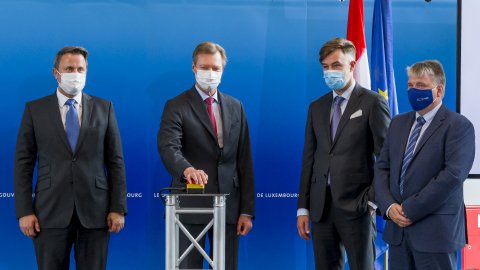 Minister of State Xavier Bettel; His Royal Highness Henri, Grand Duke of Luxembourg; Minister of the Economy Franz Fayot; EuroHPC Joint Undertaking Executive Director Anders Jensen (Photo: Business Wire)