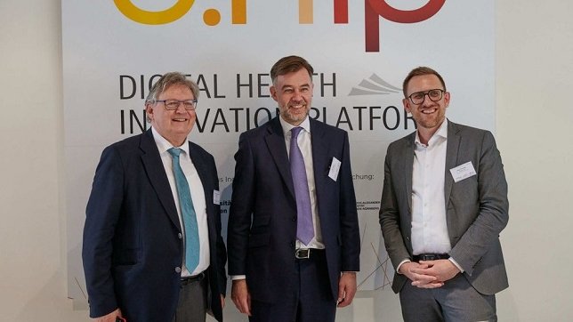 (v.l.n.r.) Prof. Dr. Jürgen Schüttler, member of the board, Medical Valley EMN e.V. ; Franz Fayot, Minister of the Economy ; Jörg Trinkwalter, member of the board, Medical Valley EMN e.V.